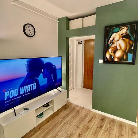 Holiday Metro Fast Wifi Tv'70 Netflix Hbo Appletv Warsawa Bagian luar foto