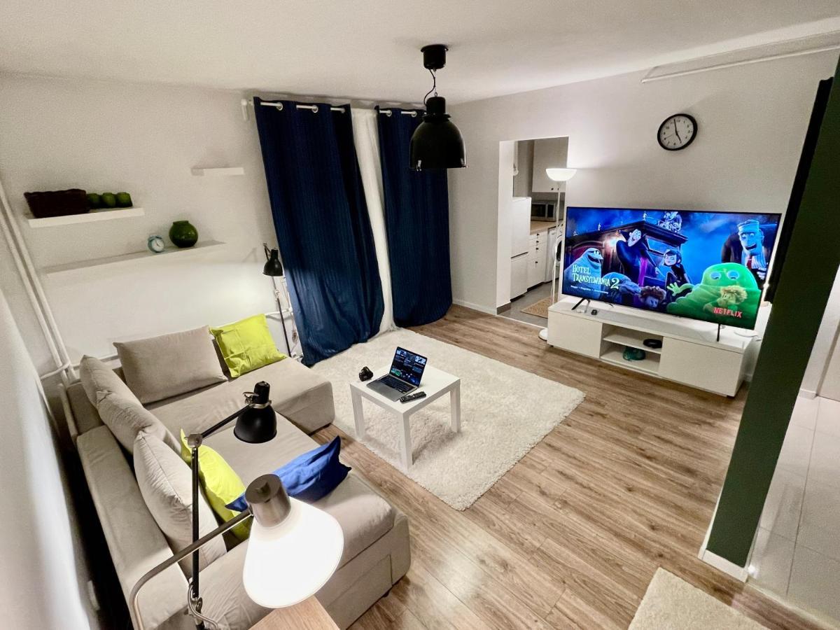 Holiday Metro Fast Wifi Tv'70 Netflix Hbo Appletv Warsawa Bagian luar foto
