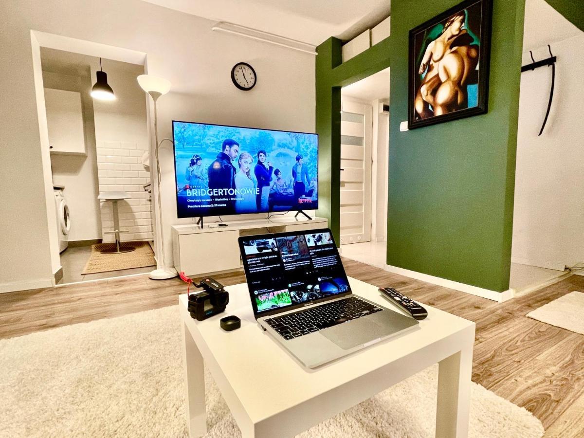 Holiday Metro Fast Wifi Tv'70 Netflix Hbo Appletv Warsawa Bagian luar foto