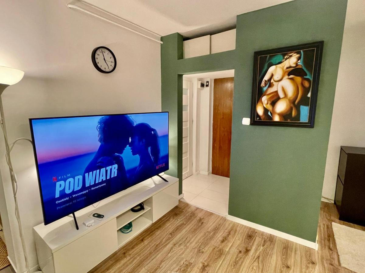 Holiday Metro Fast Wifi Tv'70 Netflix Hbo Appletv Warsawa Bagian luar foto
