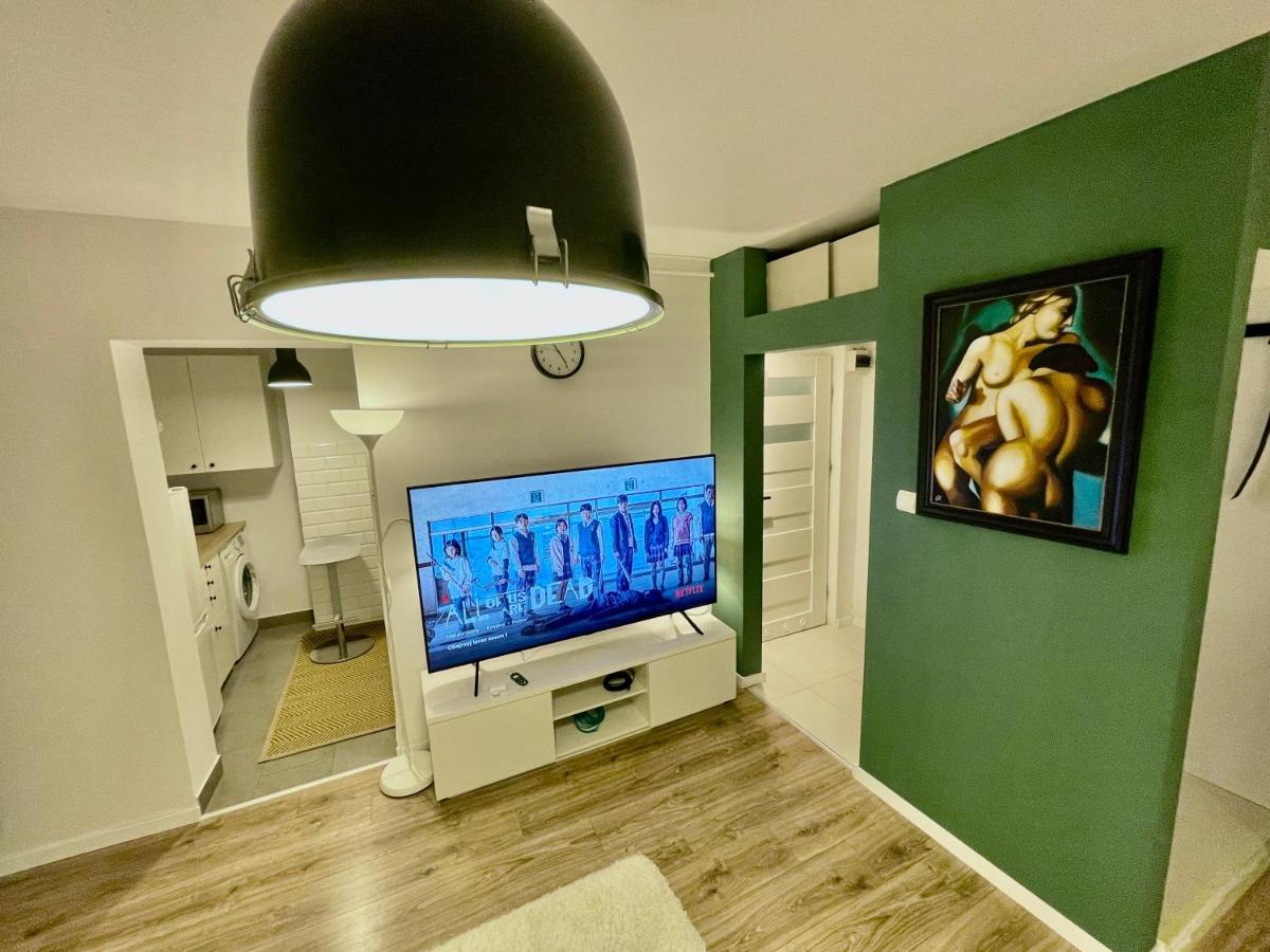 Holiday Metro Fast Wifi Tv'70 Netflix Hbo Appletv Warsawa Bagian luar foto