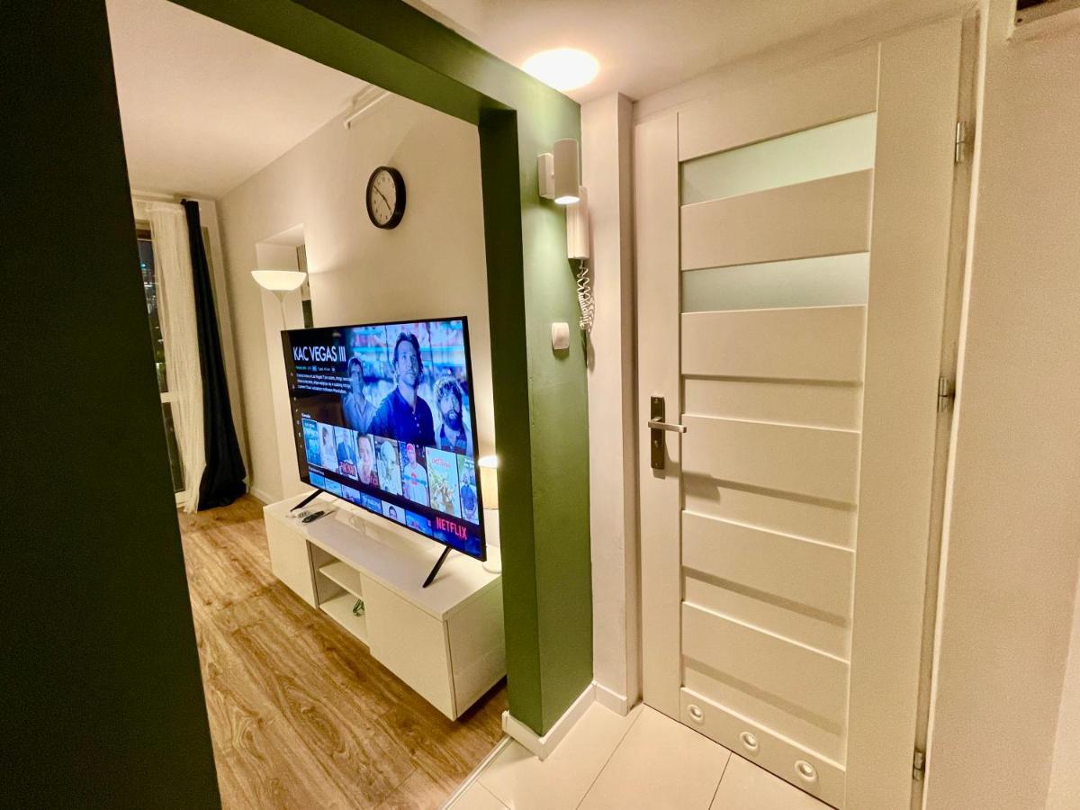 Holiday Metro Fast Wifi Tv'70 Netflix Hbo Appletv Warsawa Bagian luar foto